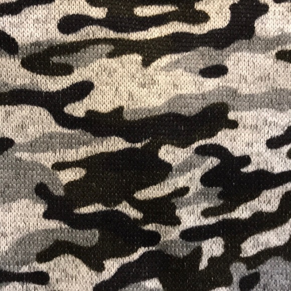 NWOT Sovereign Code Boys 14-16 Camo Sweatshirt - Picture 2 of 4